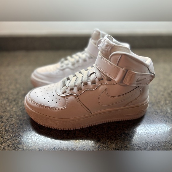 NIKE Air Force 1 MID BOYS SIZE 5 - Picture 5 of 5